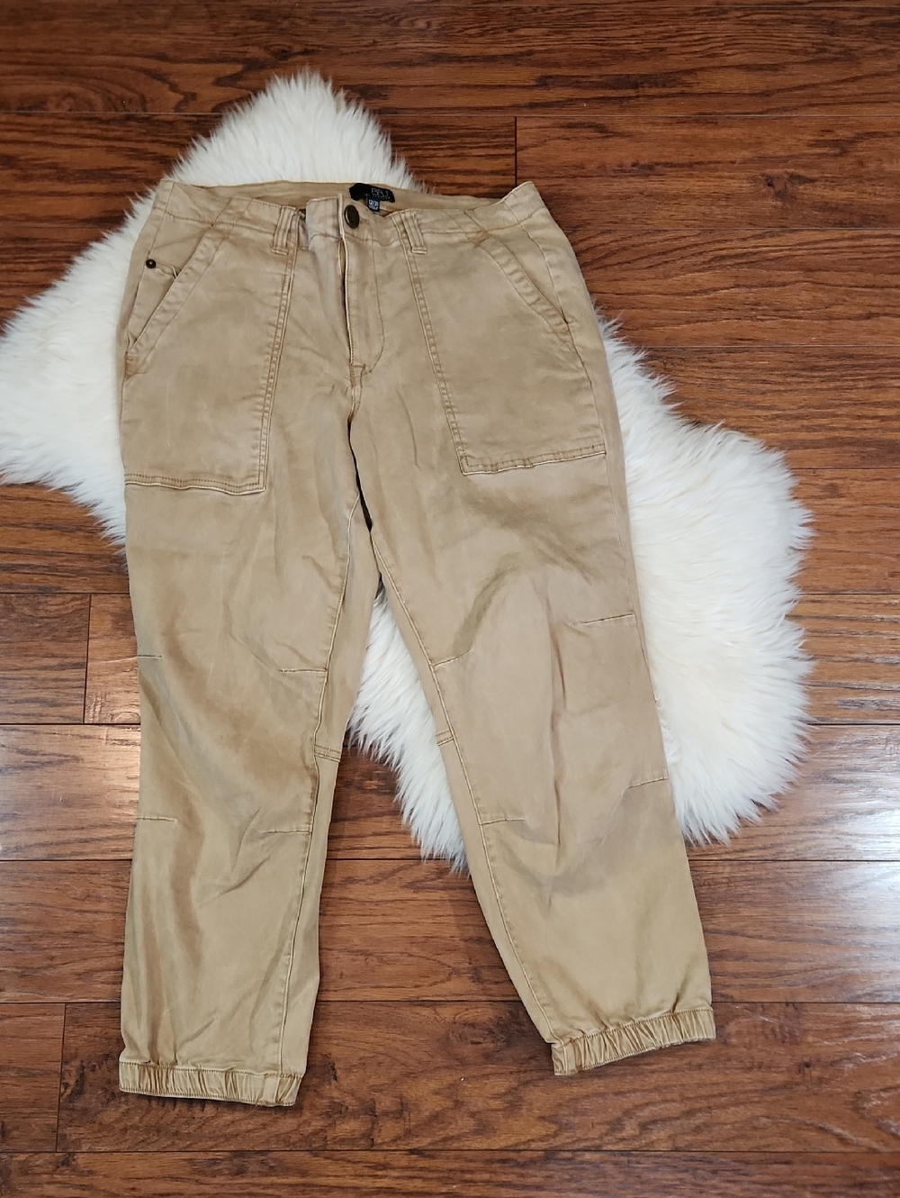 BBJ Los Angeles Khaki Cargo Capri's